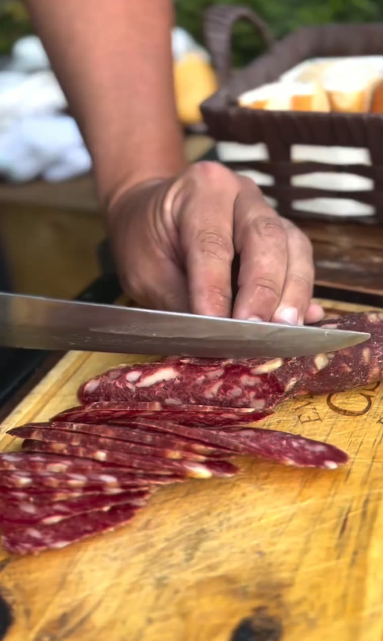 Salame Embutidos Demaria cortado a cuchillo