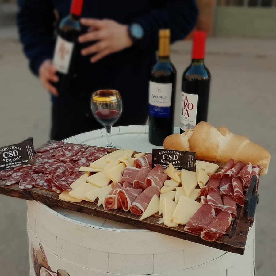 Tabla armada con salame, jamón crudo y quesos Embutidos Demaria
